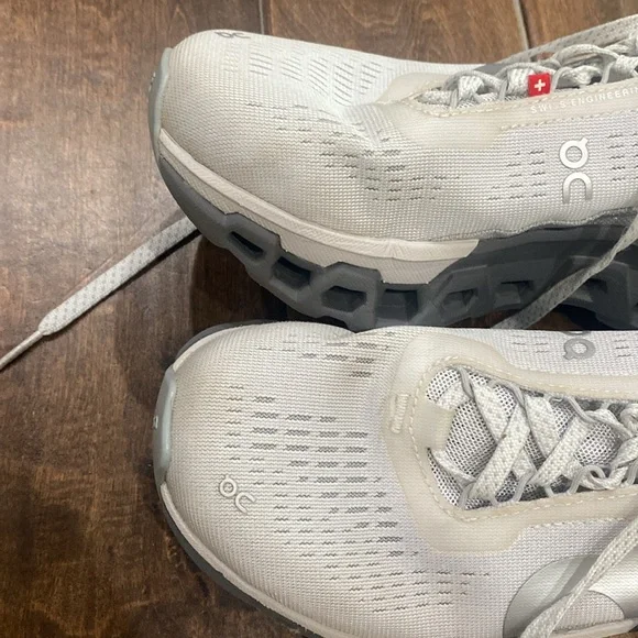 Oncloud running shoe size 7 - Picture 4 of 6